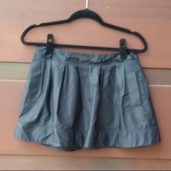 Black Mini Pleated Skirt with pockets - Picture 2 of 3